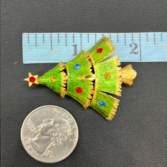 Vintage JJ Christmas Tree brooch pin | gold tone, enamel and rhinestones - Picture 11 of 11